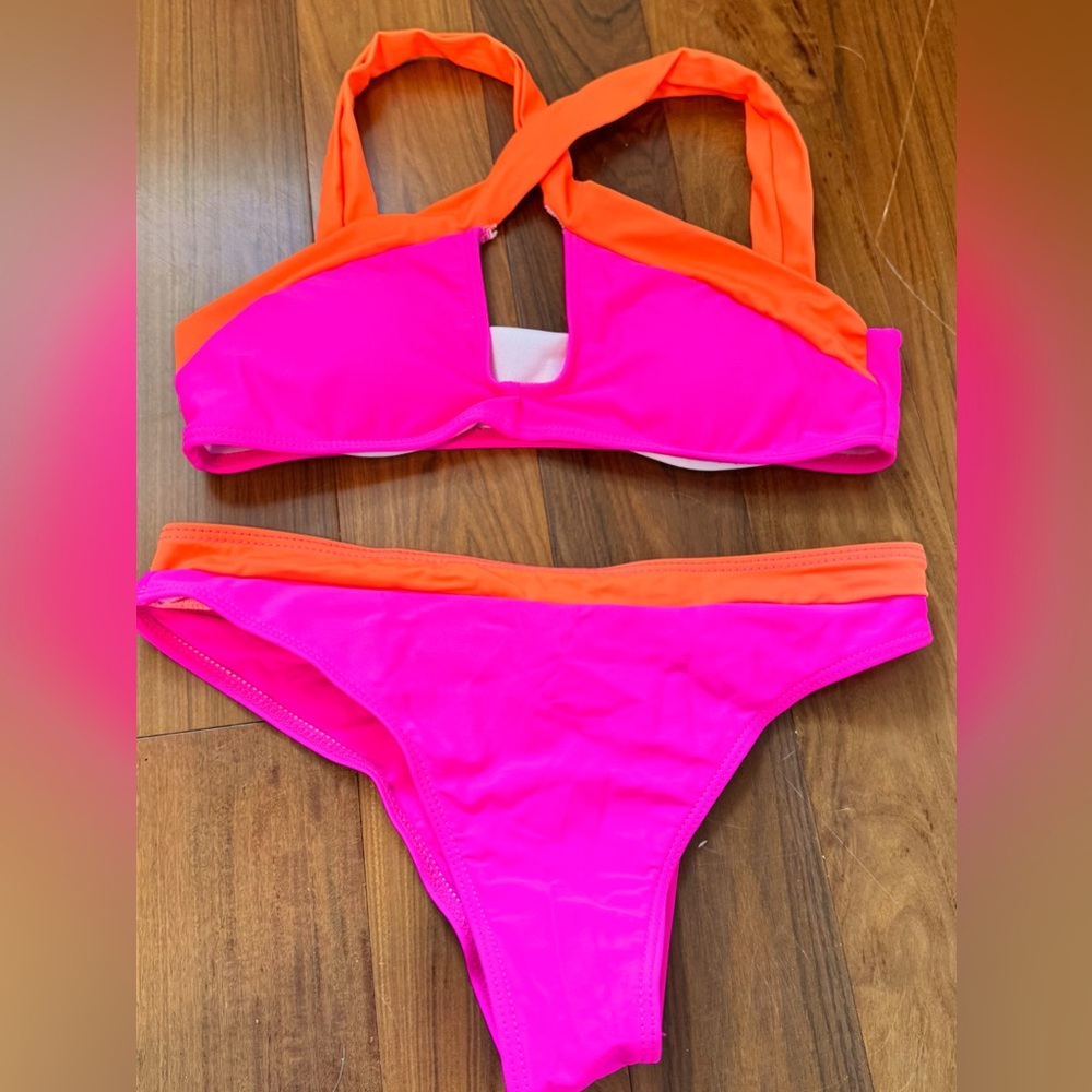 Adorable Bikini set Never worn